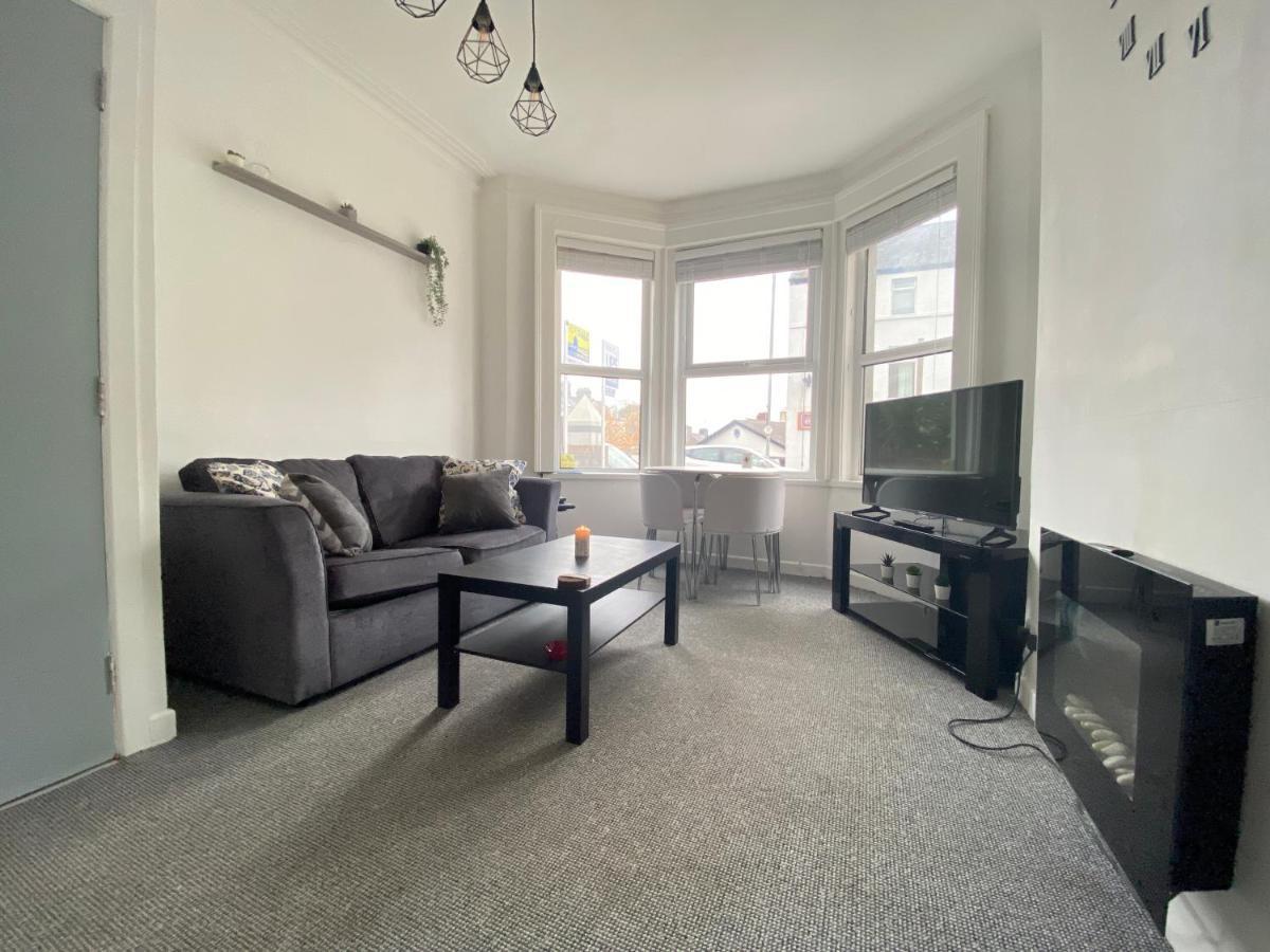 Cheap & Cheerful Apartment Near Bangor Marina מראה חיצוני תמונה
